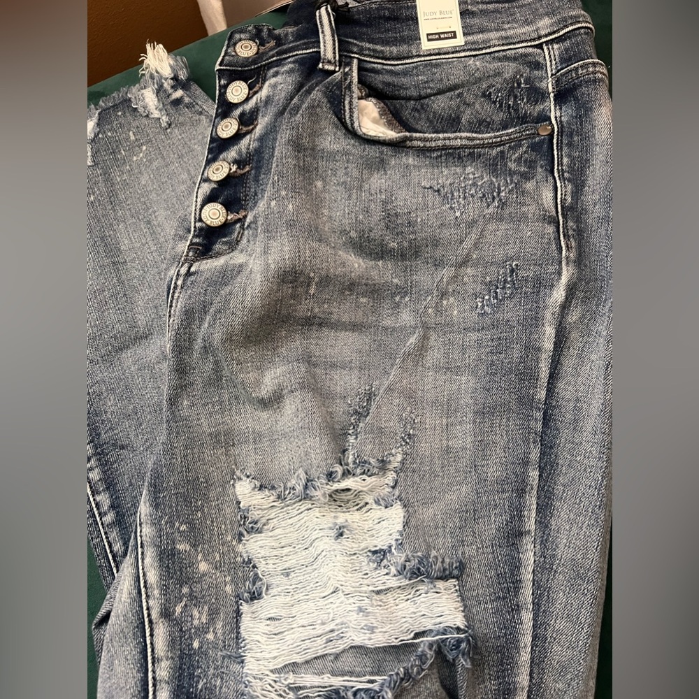 Judy blue size 20 high waist skinny fit, highly distressed jeans!